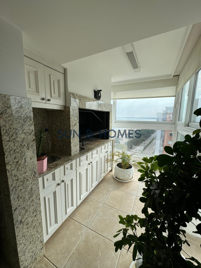 Apartamento ID.290 - Hermoso Penthouse con los mejores atardeceres de Playa Mansa y la mejor vista al mar