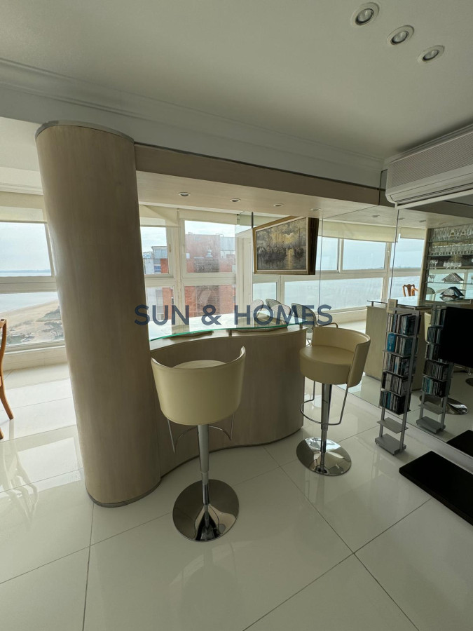 Apartamento ID.290 - Hermoso Penthouse con los mejores atardeceres de Playa Mansa y la mejor vista al mar