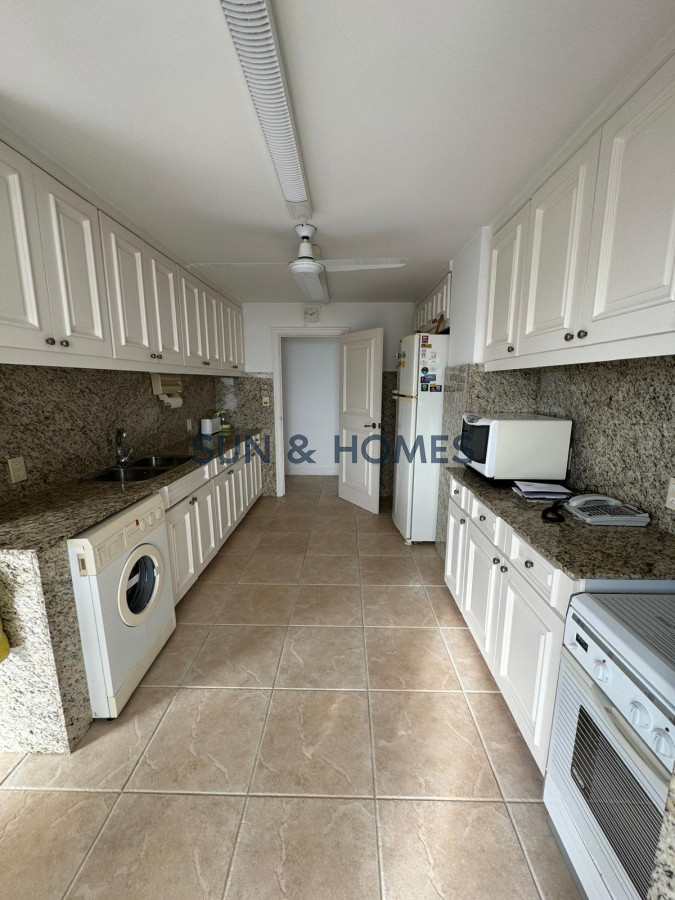 Apartamento ID.290 - Hermoso Penthouse con los mejores atardeceres de Playa Mansa y la mejor vista al mar