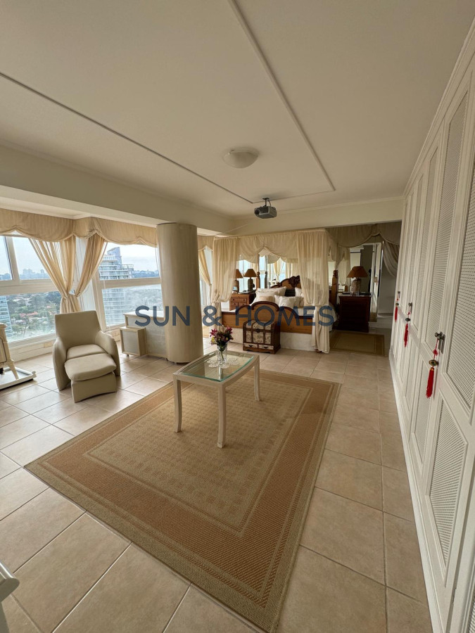 Apartamento ID.290 - Hermoso Penthouse con los mejores atardeceres de Playa Mansa y la mejor vista al mar