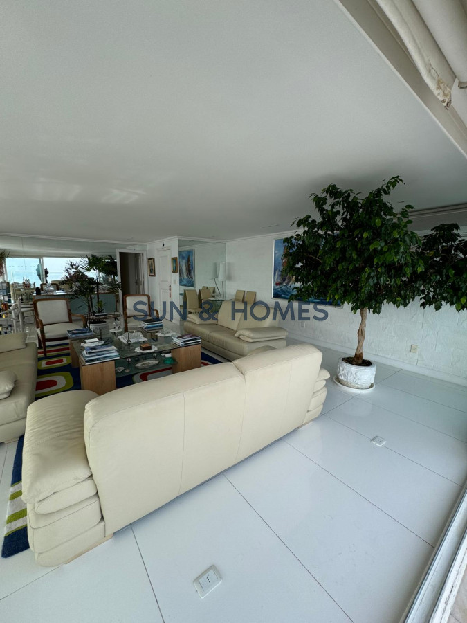 Apartamento ID.290 - Hermoso Penthouse con los mejores atardeceres de Playa Mansa y la mejor vista al mar