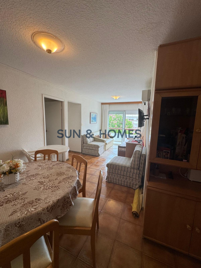 Apartamento ID.383 - OPORTUNIDAD ! Apartamento de 1 dormitorio con balcon y chochera 1 dos cuadras de la playa 