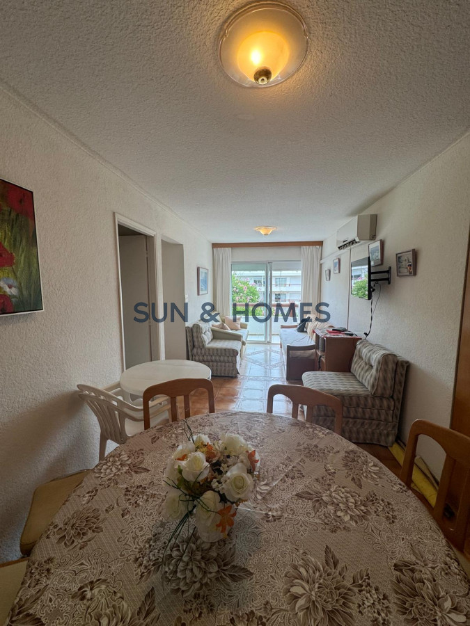 Apartamento ID.383 - OPORTUNIDAD ! Apartamento de 1 dormitorio con balcon y chochera 1 dos cuadras de la playa 