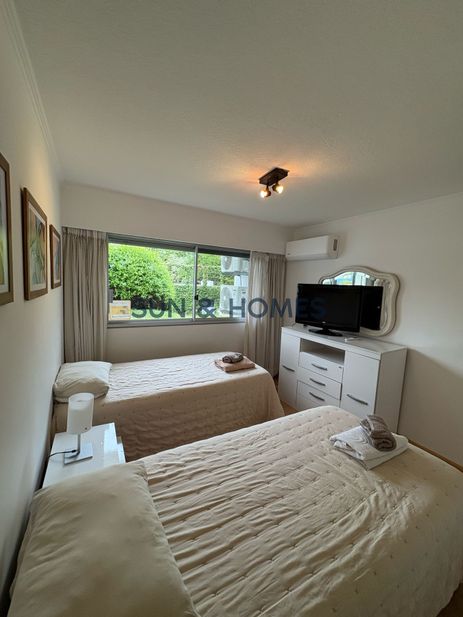 Apartamento ID.436 - Espectacular apartamento en venta tipo casa en frente a la playa en unas de las zonas mas lindas de Punta del Este 