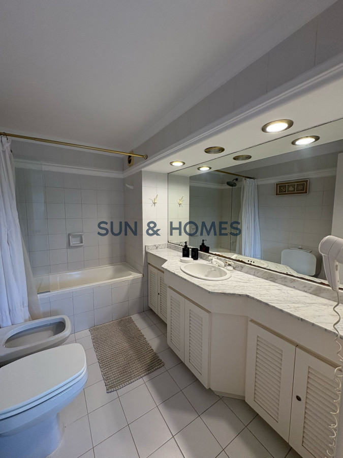 Apartamento ID.436 - Espectacular apartamento en venta tipo casa en frente a la playa en unas de las zonas mas lindas de Punta del Este 