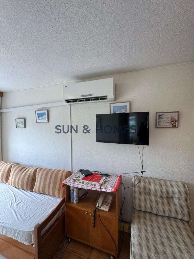 Apartamento ID.383 - OPORTUNIDAD ! Apartamento de 1 dormitorio con balcon y chochera 1 dos cuadras de la playa 