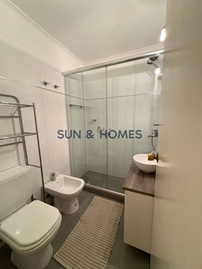 Apartamento ID.436 - Espectacular apartamento en venta tipo casa en frente a la playa en unas de las zonas mas lindas de Punta del Este 