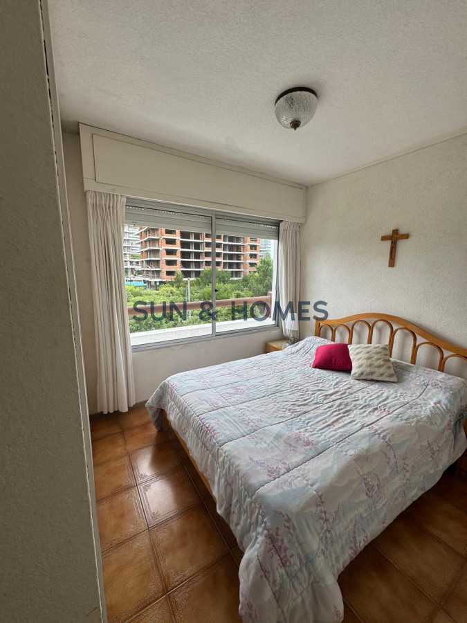 Apartamento ID.383 - OPORTUNIDAD ! Apartamento de 1 dormitorio con balcon y chochera 1 dos cuadras de la playa 