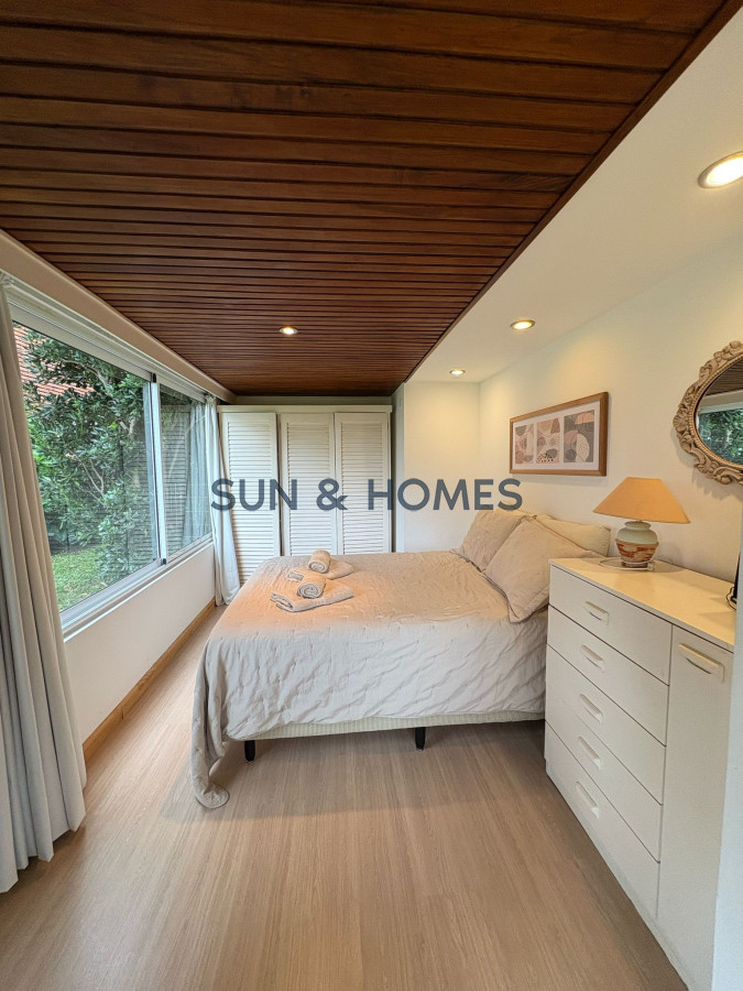 Apartamento ID.436 - Espectacular apartamento en venta tipo casa en frente a la playa en unas de las zonas mas lindas de Punta del Este 
