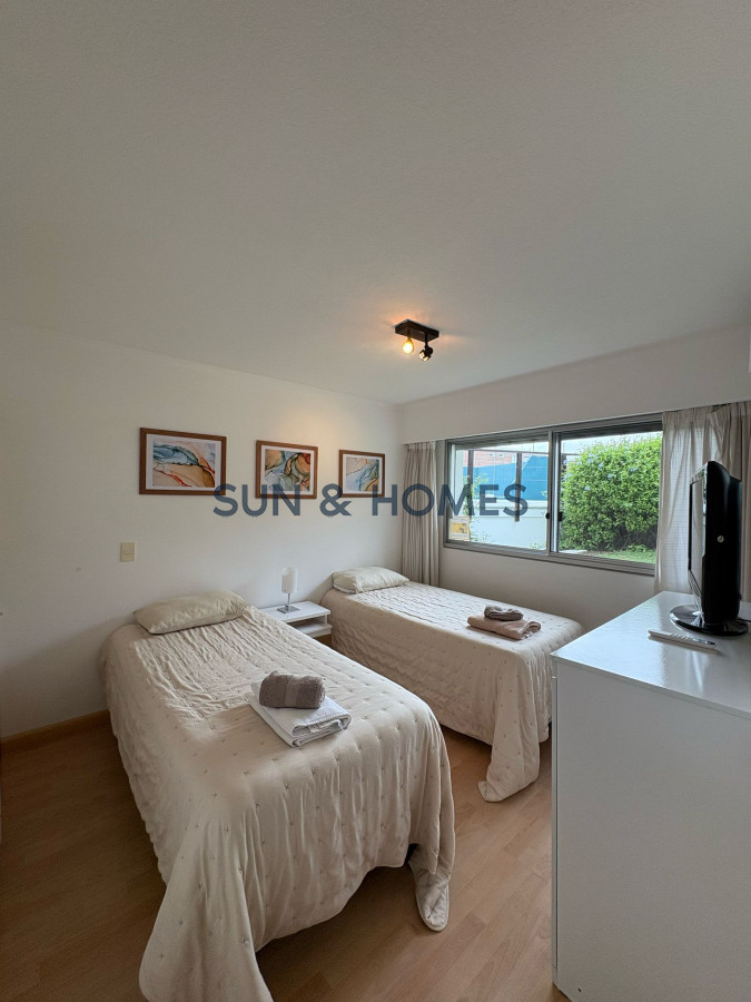 Apartamento ID.436 - Espectacular apartamento en venta tipo casa en frente a la playa en unas de las zonas mas lindas de Punta del Este 