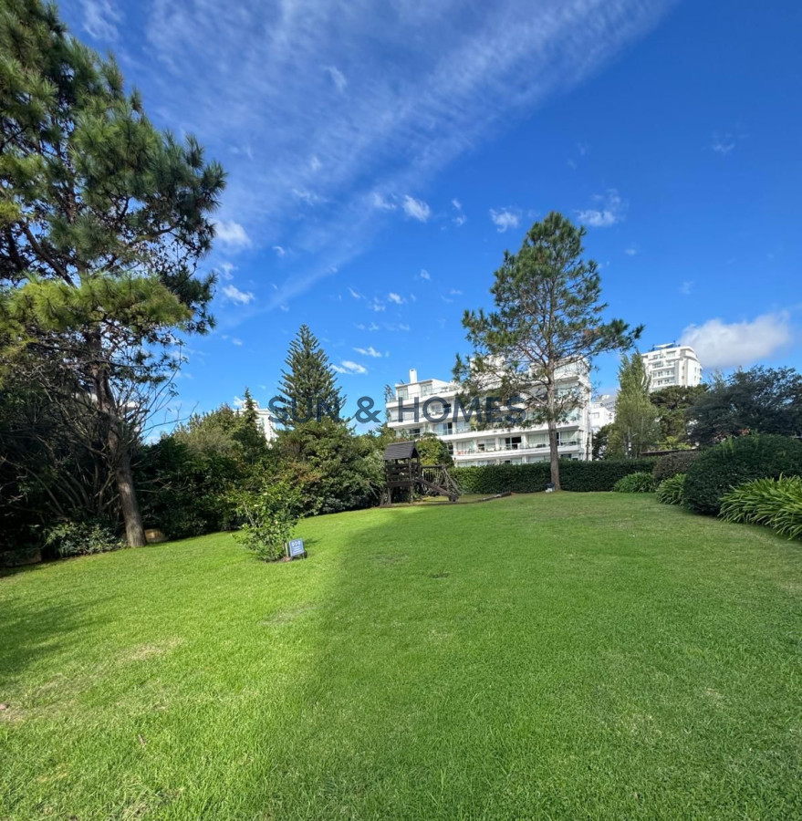 Apartamento ID.438 - Espectacular apto en venta en OPORTUNIDAD en Aidy Grill, Punta del Este CON EXCELENTE SOL