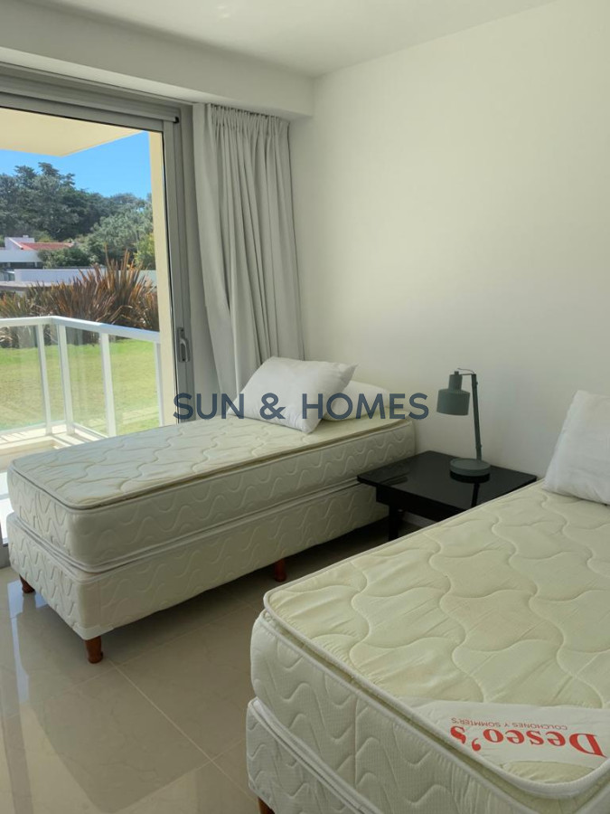 Apartamento ID.205 - Oportunidad apartamento en venta primera lines de 3 dormitorios y 4 baños nuevo frente a playa Brava en Punta del Este 