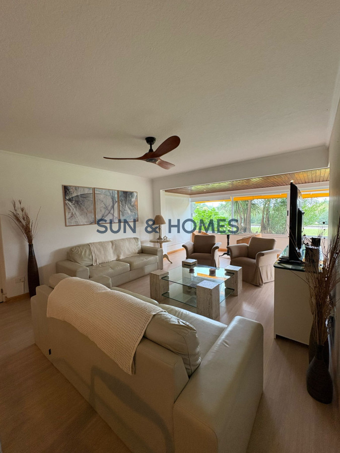Apartamento ID.436 - Espectacular apartamento en venta tipo casa en frente a la playa en unas de las zonas mas lindas de Punta del Este 