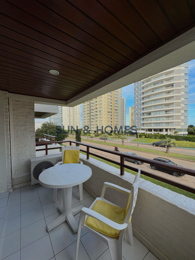 Apartamento ID.444 - Oportunidad apartamento en venta a 2 cuadras de Playa Brava y 3 de Playa Mansa