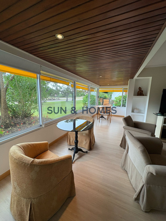 Apartamento ID.436 - Espectacular apartamento en venta tipo casa en frente a la playa en unas de las zonas mas lindas de Punta del Este 