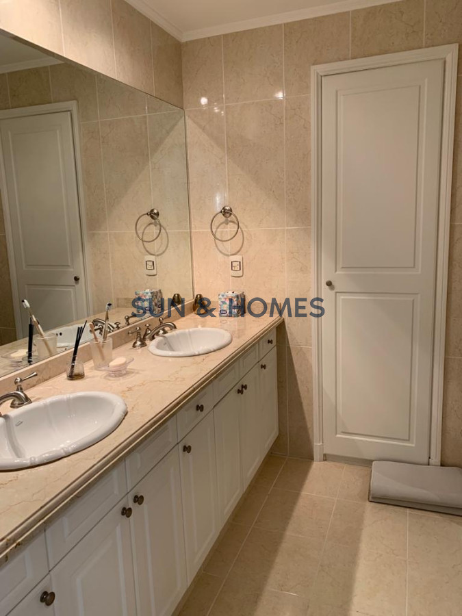 Apartamento ID.170 - Disfruta de todos los atardeceres de playa Mansa desde un apartamento espectacular disponible en venta con increíble vista al mar.