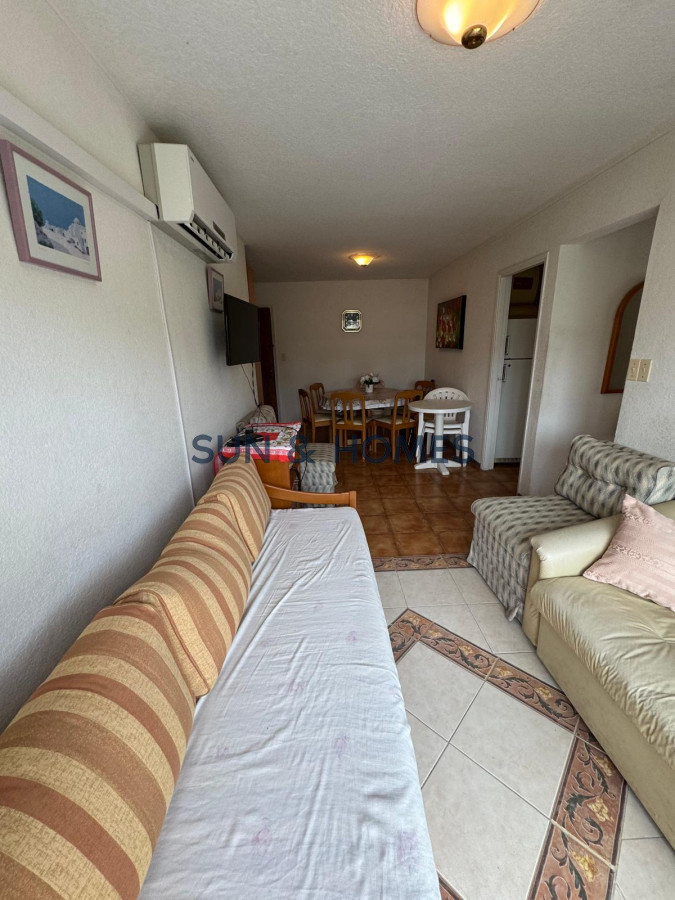 Apartamento ID.383 - OPORTUNIDAD ! Apartamento de 1 dormitorio con balcon y chochera 1 dos cuadras de la playa 