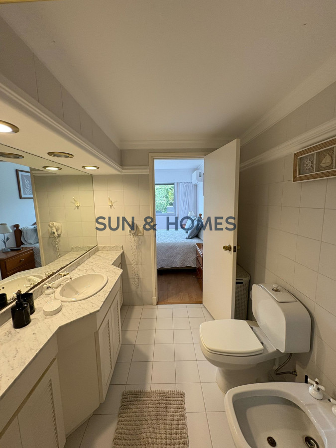 Apartamento ID.436 - Espectacular apartamento en venta tipo casa en frente a la playa en unas de las zonas mas lindas de Punta del Este 