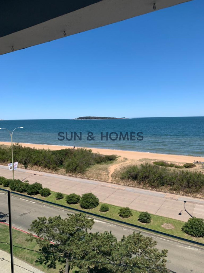 Apartamento ID.198 - Espectacular Pent House frente al mar para disfrutar de todos los atardeceres de Playa Mansa 