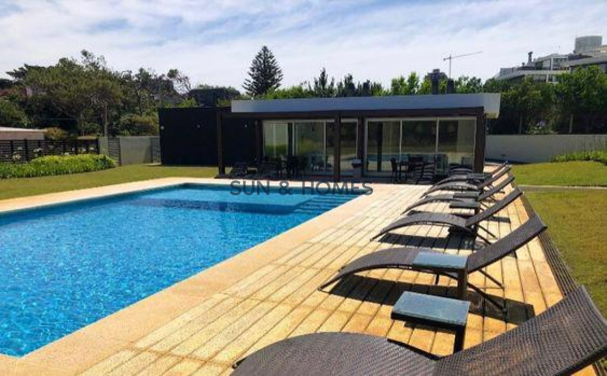 Apartamento ID.205 - Oportunidad apartamento en venta primera lines de 3 dormitorios y 4 baños nuevo frente a playa Brava en Punta del Este 