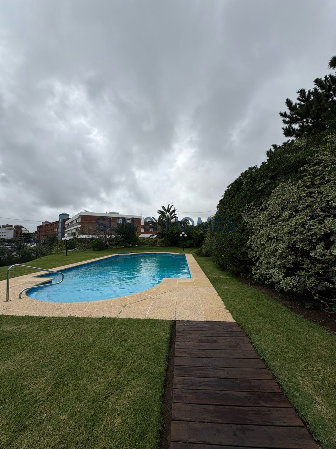 Apartamento ID.436 - Espectacular apartamento en venta tipo casa en frente a la playa en unas de las zonas mas lindas de Punta del Este 