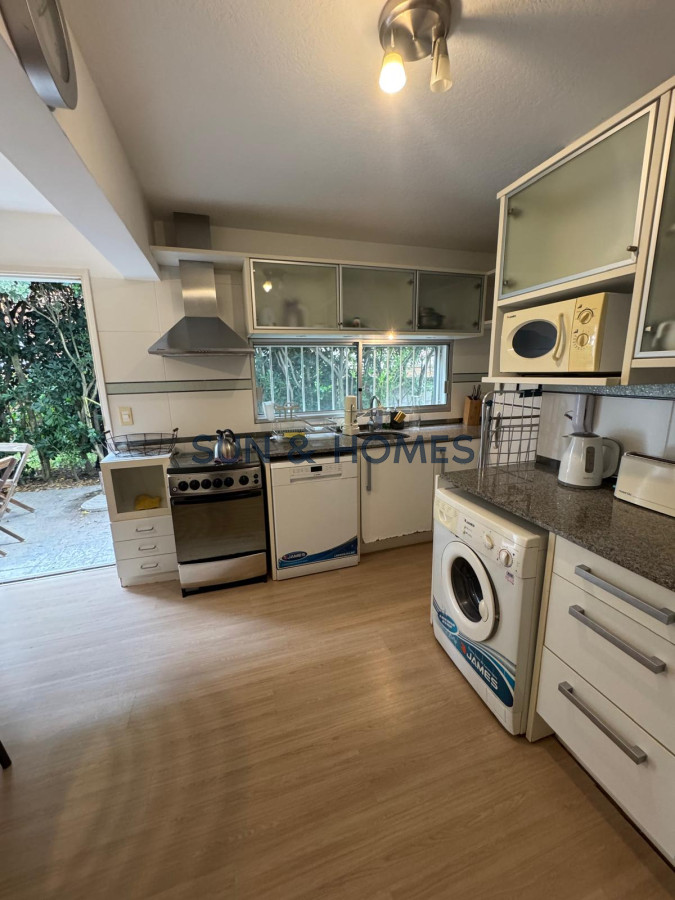 Apartamento ID.436 - Espectacular apartamento en venta tipo casa en frente a la playa en unas de las zonas mas lindas de Punta del Este 