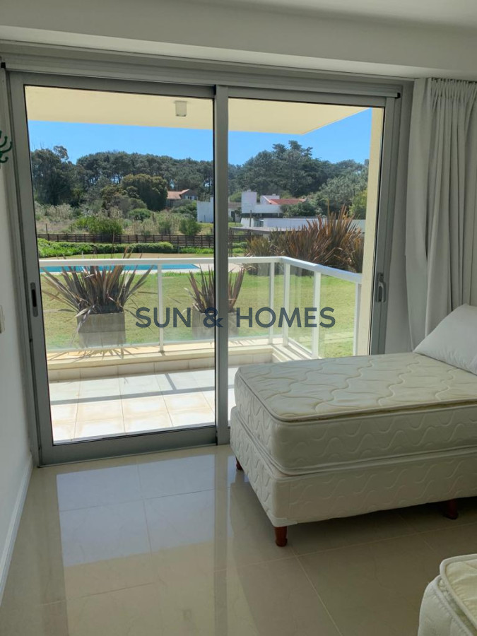 Apartamento ID.205 - Oportunidad apartamento en venta primera lines de 3 dormitorios y 4 baños nuevo frente a playa Brava en Punta del Este 