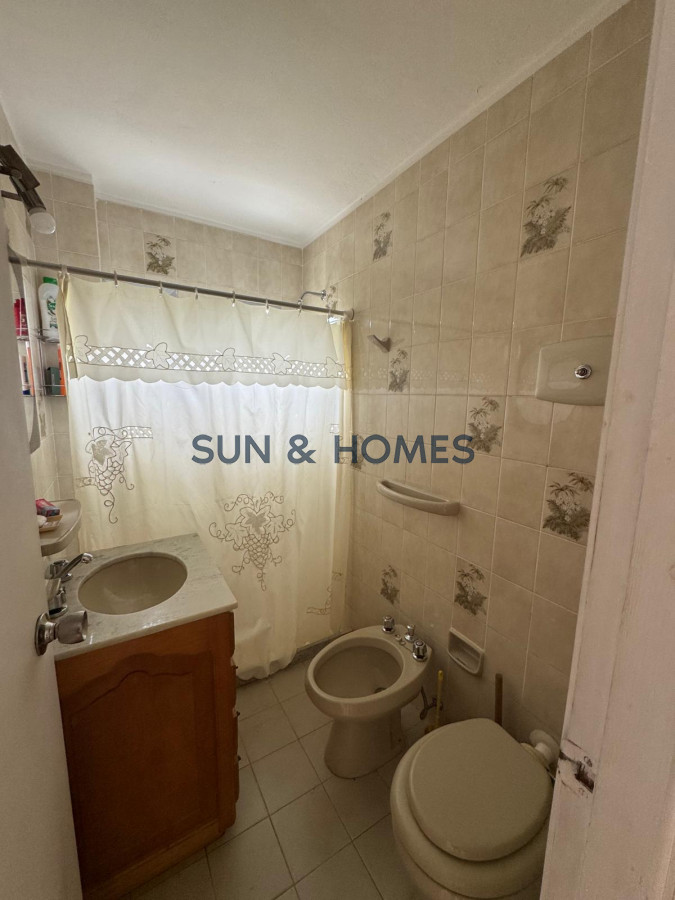 Apartamento ID.383 - OPORTUNIDAD ! Apartamento de 1 dormitorio con balcon y chochera 1 dos cuadras de la playa 
