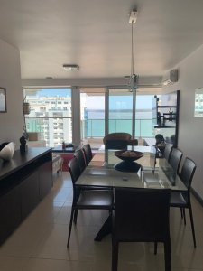 Divino Apartamento en venta con hermosa vista a playa Mansa y sus atardeceres de 3 dormitorios