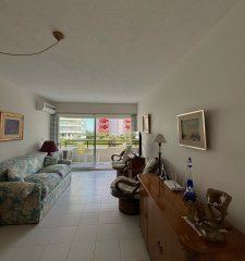 Oportunidad apartamento en venta a 2 cuadras de Playa Brava y 3 de Playa Mansa