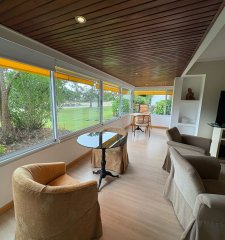 Espectacular apartamento en venta tipo casa en frente a la playa en unas de las zonas mas lindas de Punta del Este
