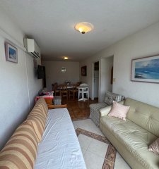 OPORTUNIDAD ! Apartamento de 1 dormitorio con balcon y chochera 1 dos cuadras de la playa