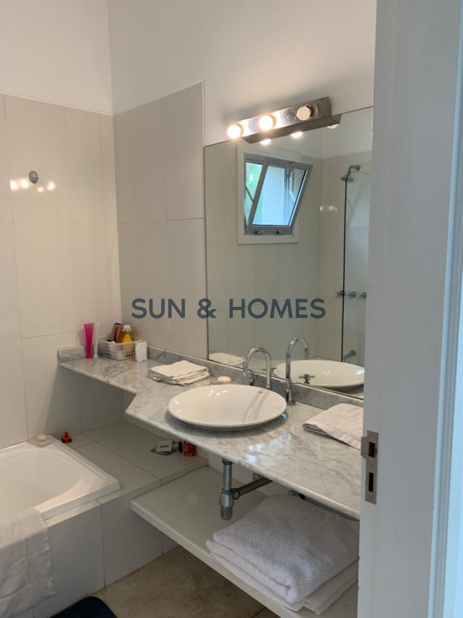 Casa ID.99 - Espectacular casa en barrio cerrado Terrazas del Cultural en Manantiales Punta del Este 