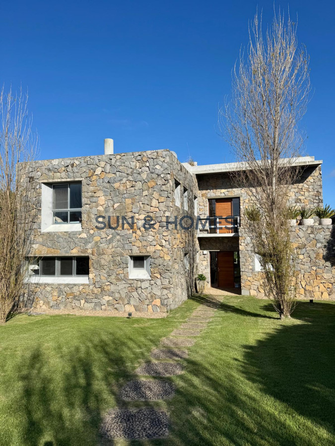 Casa ID.506 - Increible casa moderna a la venta en  exclusivo barrio privado