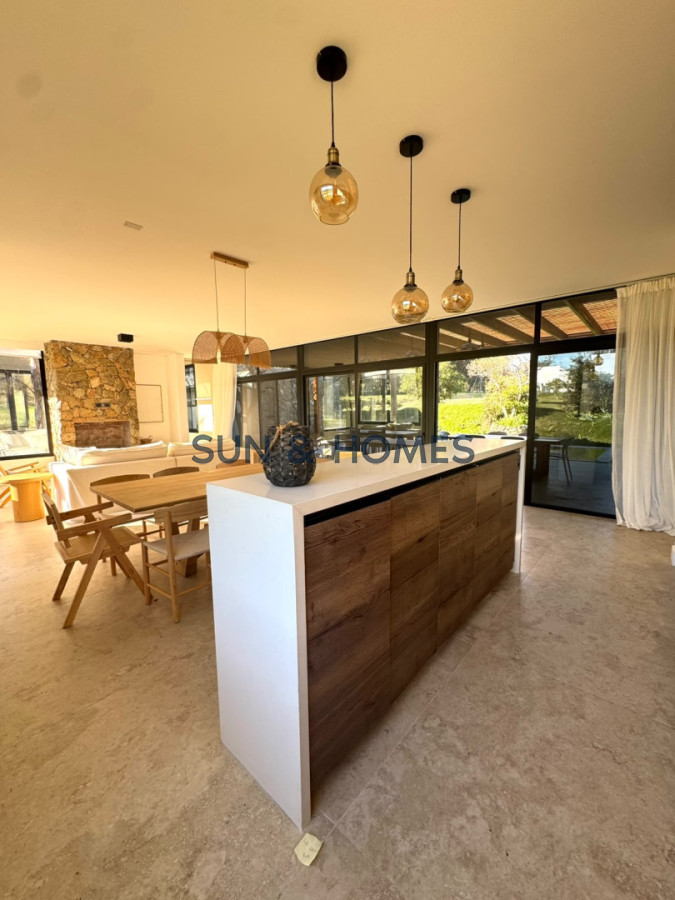 Casa ID.575 - Espectacular casa en venta en barrio cerrado La Jacinta, Punta Ballena