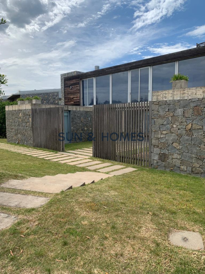 Casa ID.212 - Divina y exclusiva casa en alquiler de temporada en Barrio Cerrado en Manantiales Punta del Este.
