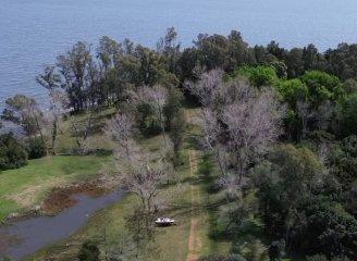 Maravillosa chacra de 7.5 has en Punta Ballena con 150 mts. de costa en la mejor bahia de Laguna del Sauce