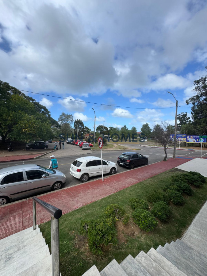 Local Comercial ID.427 - Divino espacio en Alquiler al lado de una de las mejores cadenas de gimnasios de Uruguay