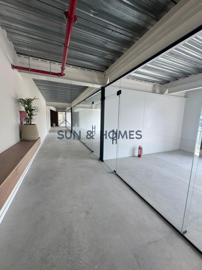 Local Comercial ID.427 - Divino espacio en Alquiler al lado de una de las mejores cadenas de gimnasios de Uruguay