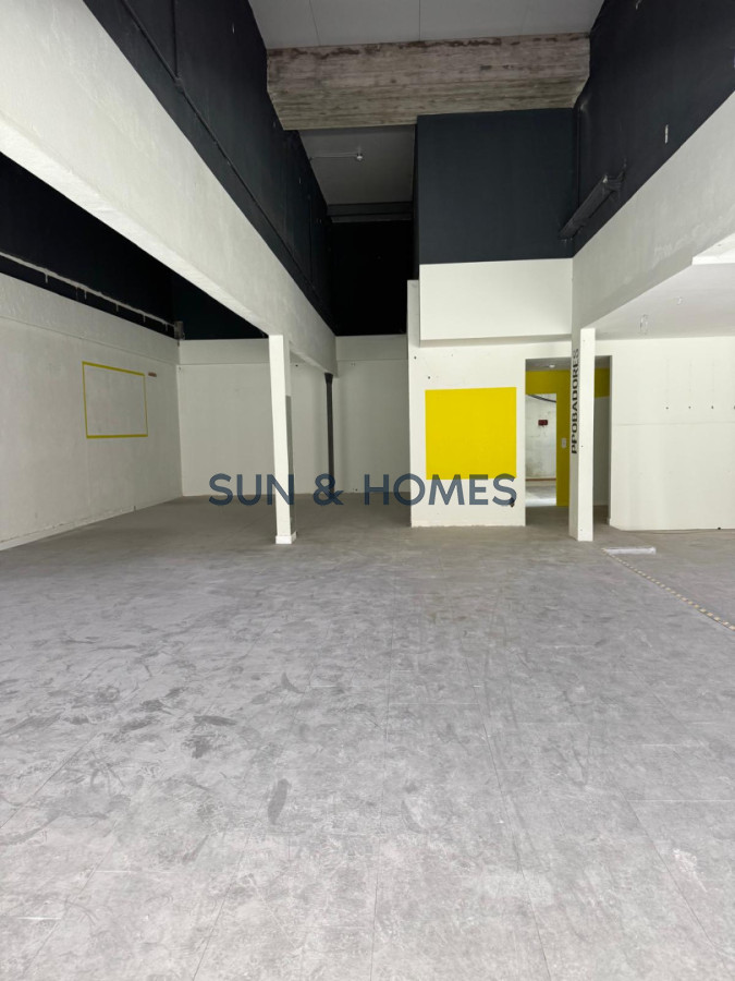 Local Comercial ID.487 - Divino local comercial en Alquiler a media cuadra de la Plaza de Maldonado