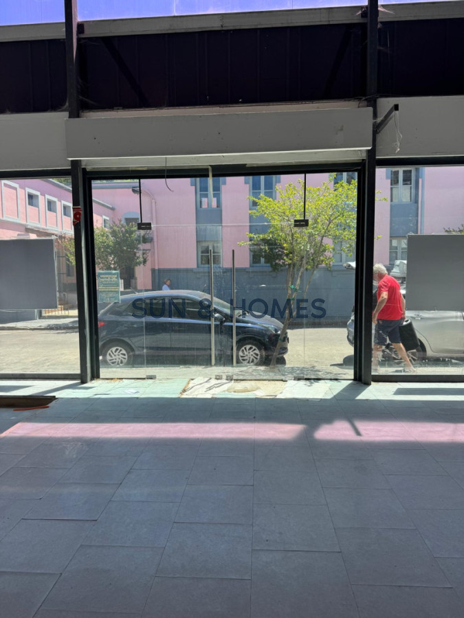 Local Comercial ID.432 - Divino local comercial en Alquiler a media cuadra de la Plaza de Maldonado