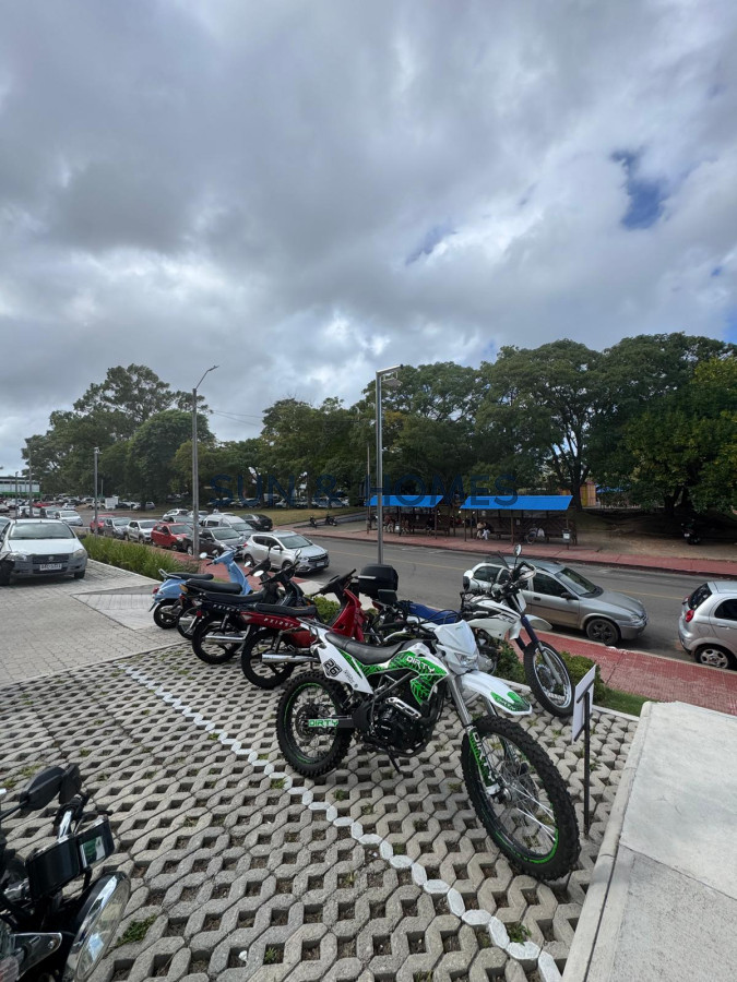 Local Comercial ID.427 - Divino espacio en Alquiler al lado de una de las mejores cadenas de gimnasios de Uruguay