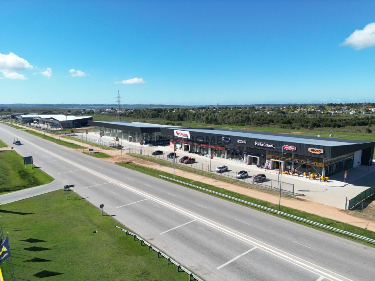Local Comercial ID.416 - Espectacular local comercial de 500 mts. en la mejor rotonda de Maldonado.