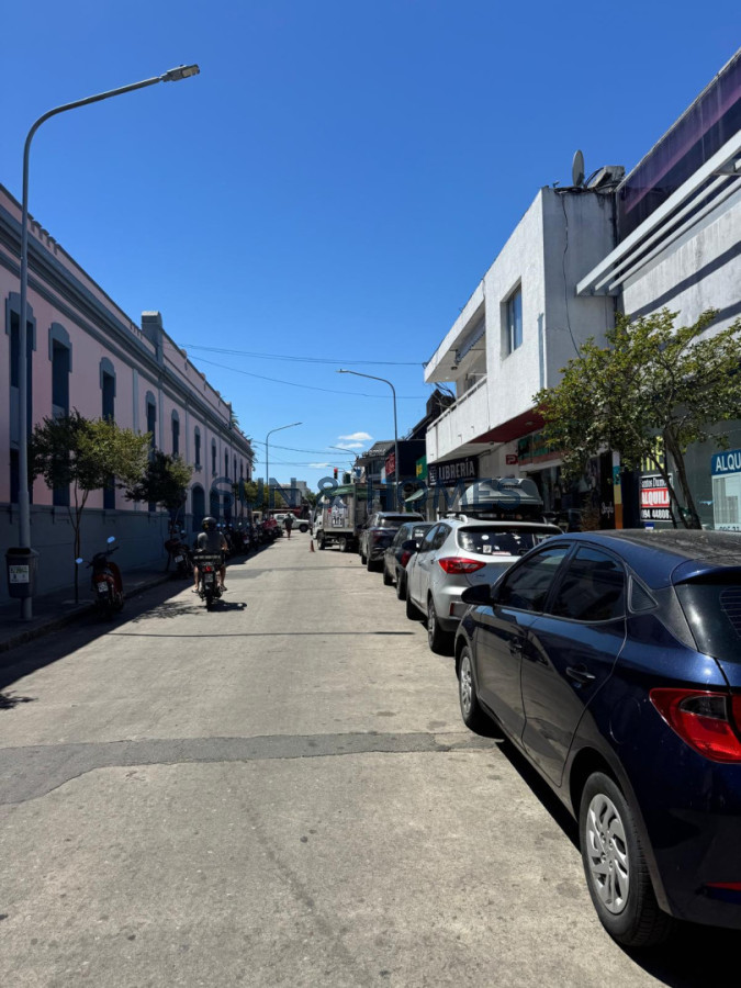 Local Comercial ID.432 - Divino local comercial en Alquiler a media cuadra de la Plaza de Maldonado