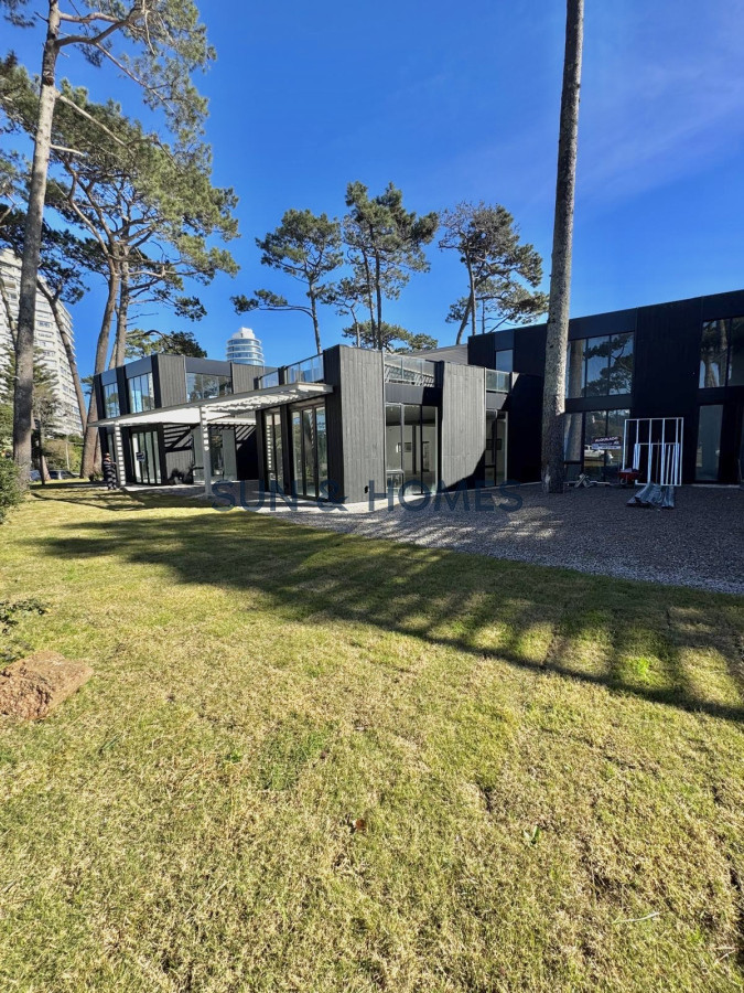 Local Comercial ID.435 - Extraordinario local en alquiler de 159 mts. en San Rafael,Punta del Este sobre Av Pedragosa Sierra