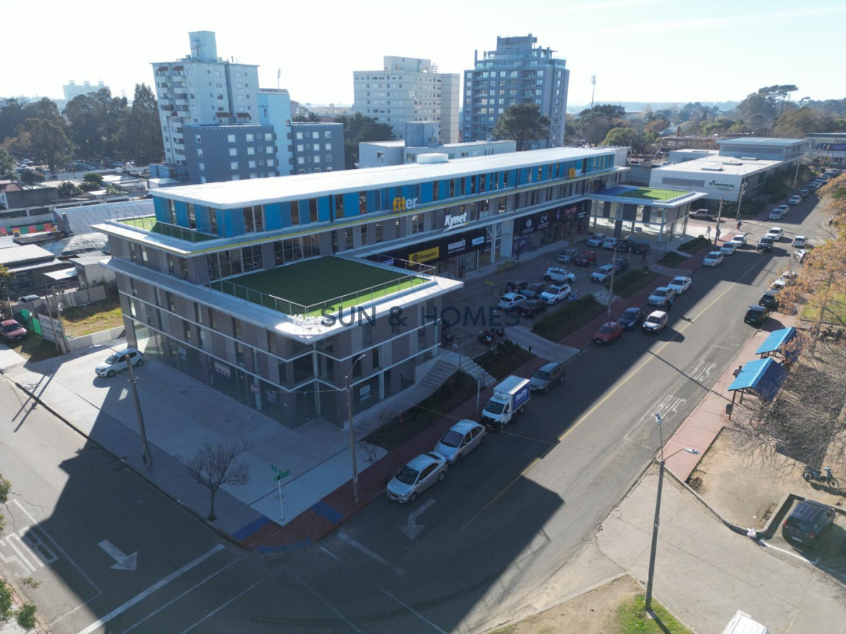 Local Comercial ID.543 - Divino local en alquiler anual en Centro Comercial a 1 cuadra de Avenida Roosevelt 