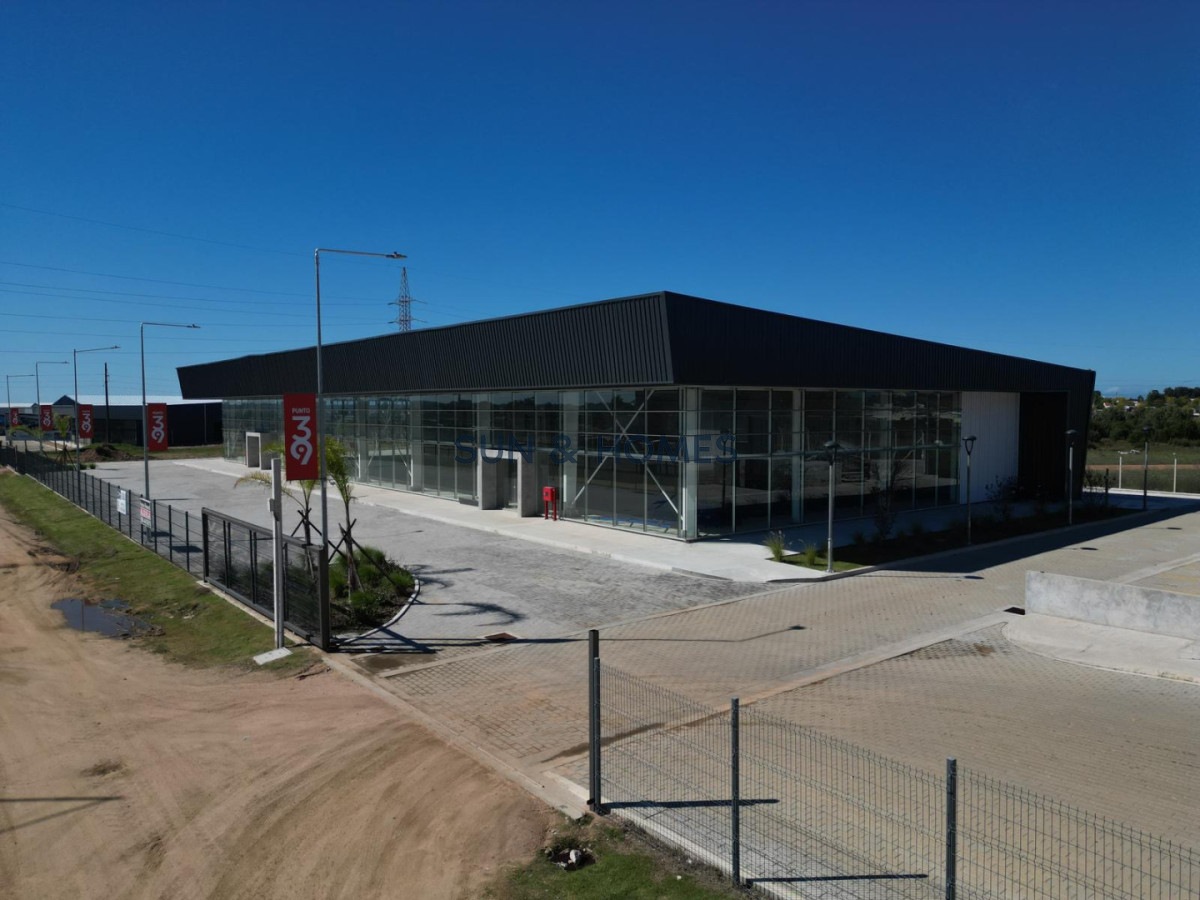 Local Comercial ID.416 - Espectacular local comercial de 500 mts. en la mejor rotonda de Maldonado.