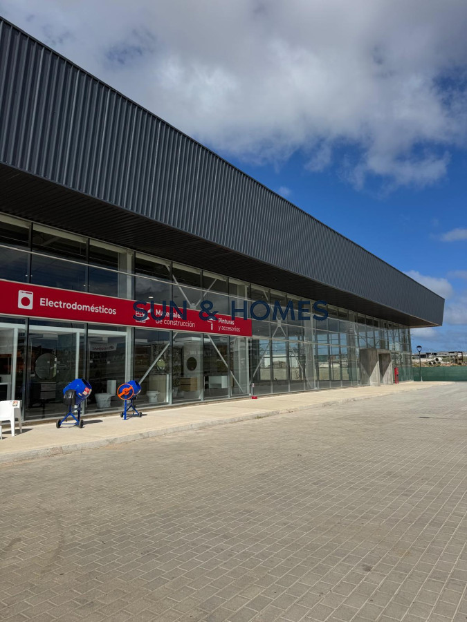 Local Comercial ID.489 - Importante local en alquiler de 906mts en el mejor lugar de Maldonado