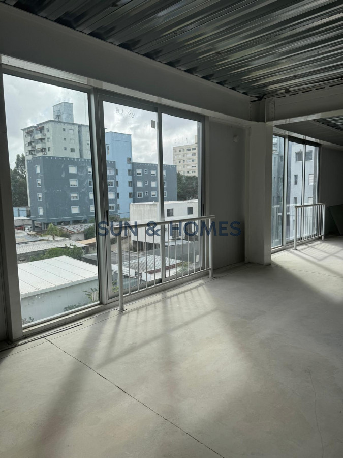 Local Comercial ID.427 - Divino local en Alquiler al lado de una de las mejores cadenas de gimnasios de Uruguay