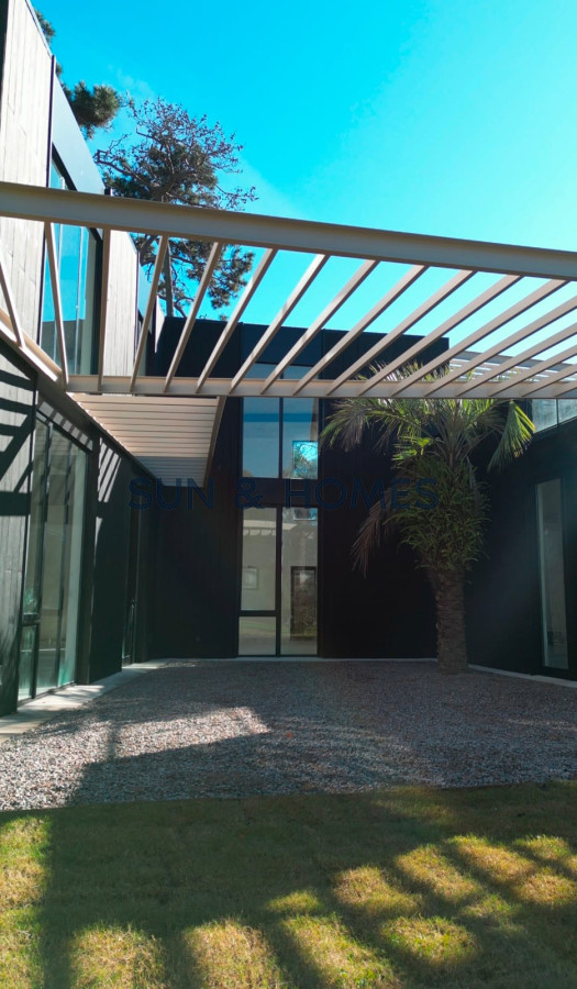 Local Comercial ID.435 - Extraordinario local en alquiler de 159 mts. en San Rafael,Punta del Este sobre Av Pedragosa Sierra